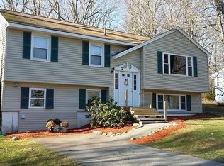 27 Birchwood Rd, Rutland, MA 01543