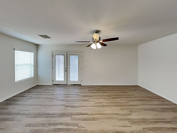 5th image of 1210 E Chelsea Dr