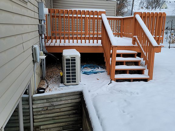 3rd image of 121 Danforth Ave N