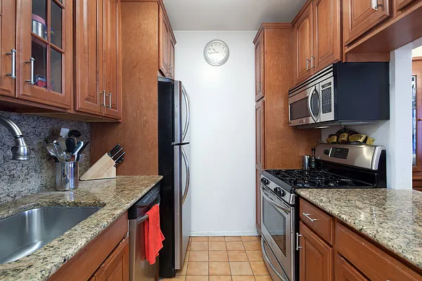 Sold by aptsandlofts.com | media 3