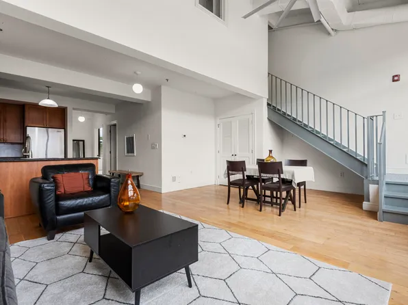 300 Communipaw Avenue image 1 of 32