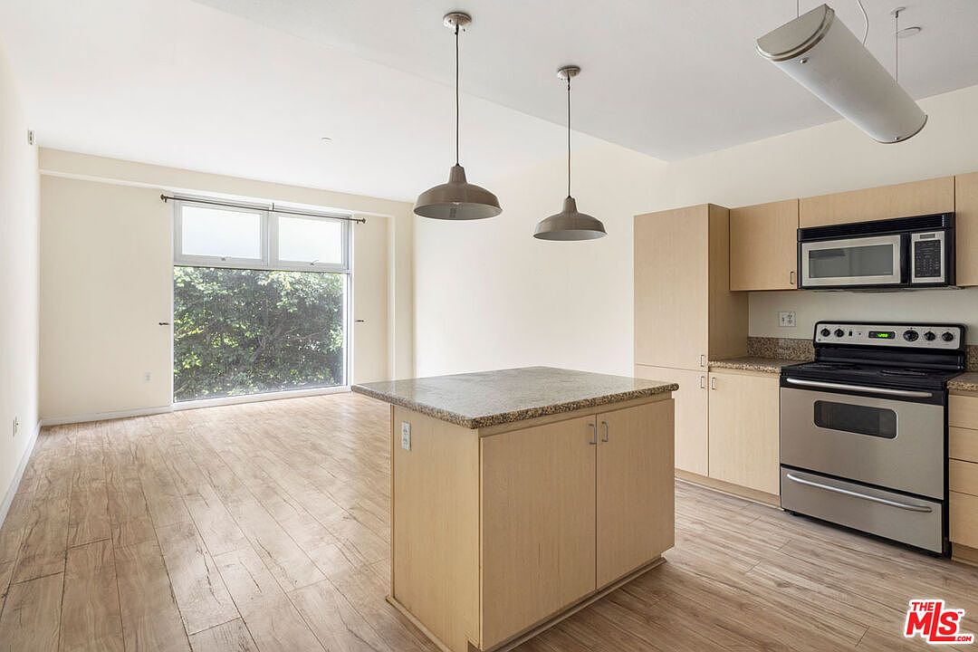 630 W 6th St APT 303, Los Angeles, CA 90017 | MLS #25596767 | Zillow