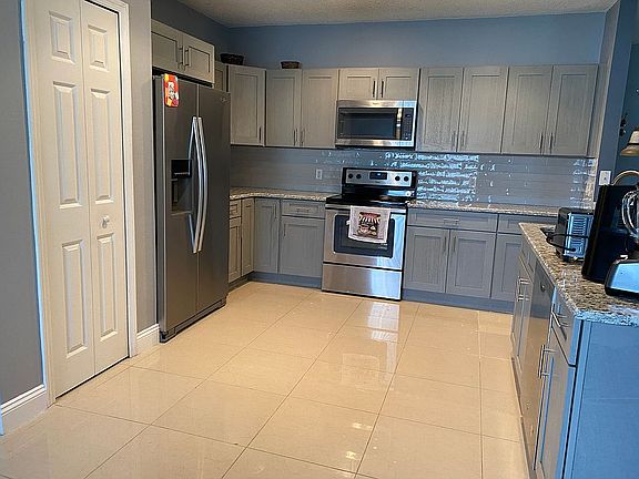 4th image of 222 Abbotsbury Dr