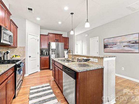 5th image of 6027 Turkey Oak Ln