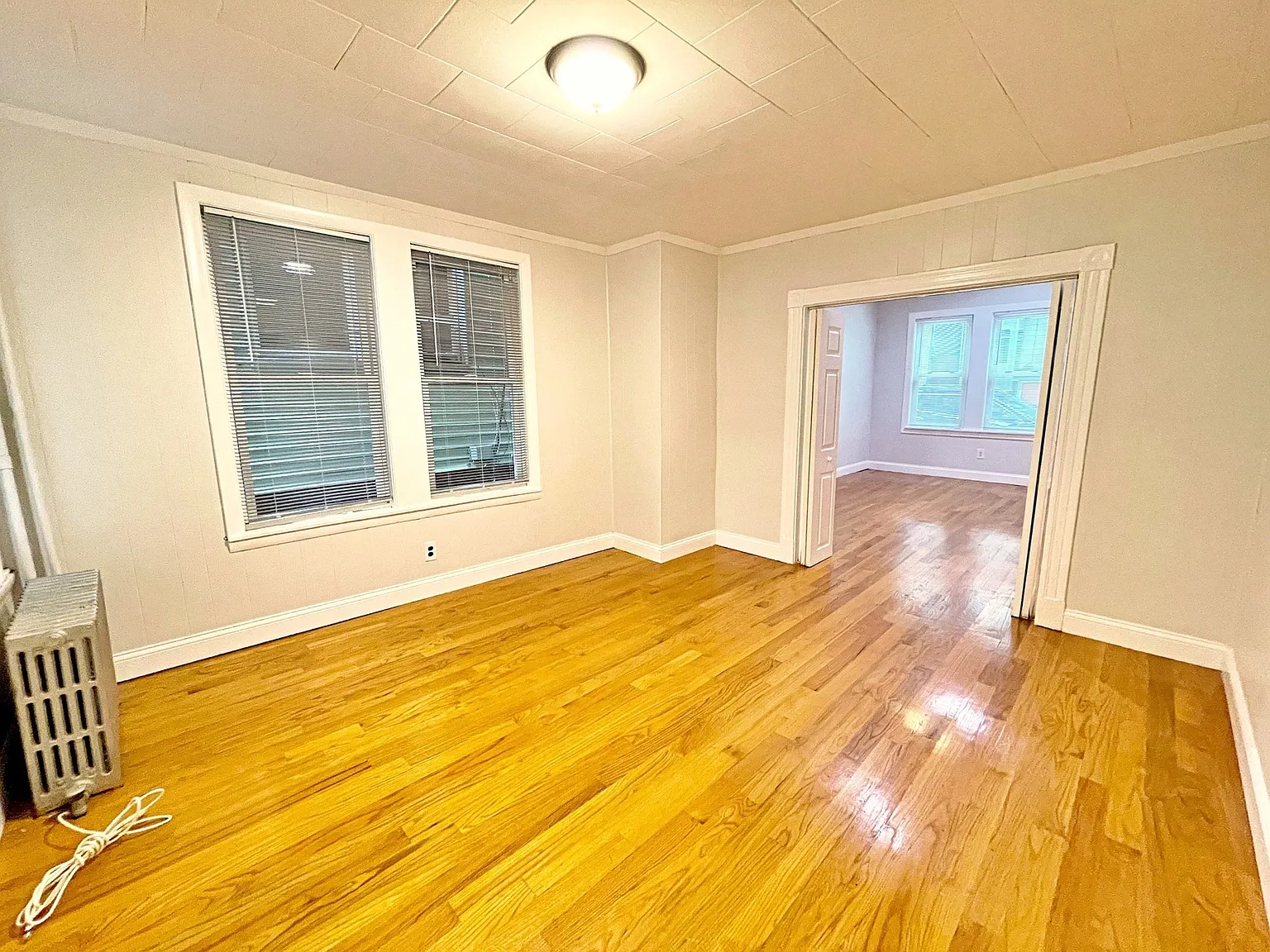 3 bed, 1.0 bath, 1216 sqft, $3,000 — Photo 1