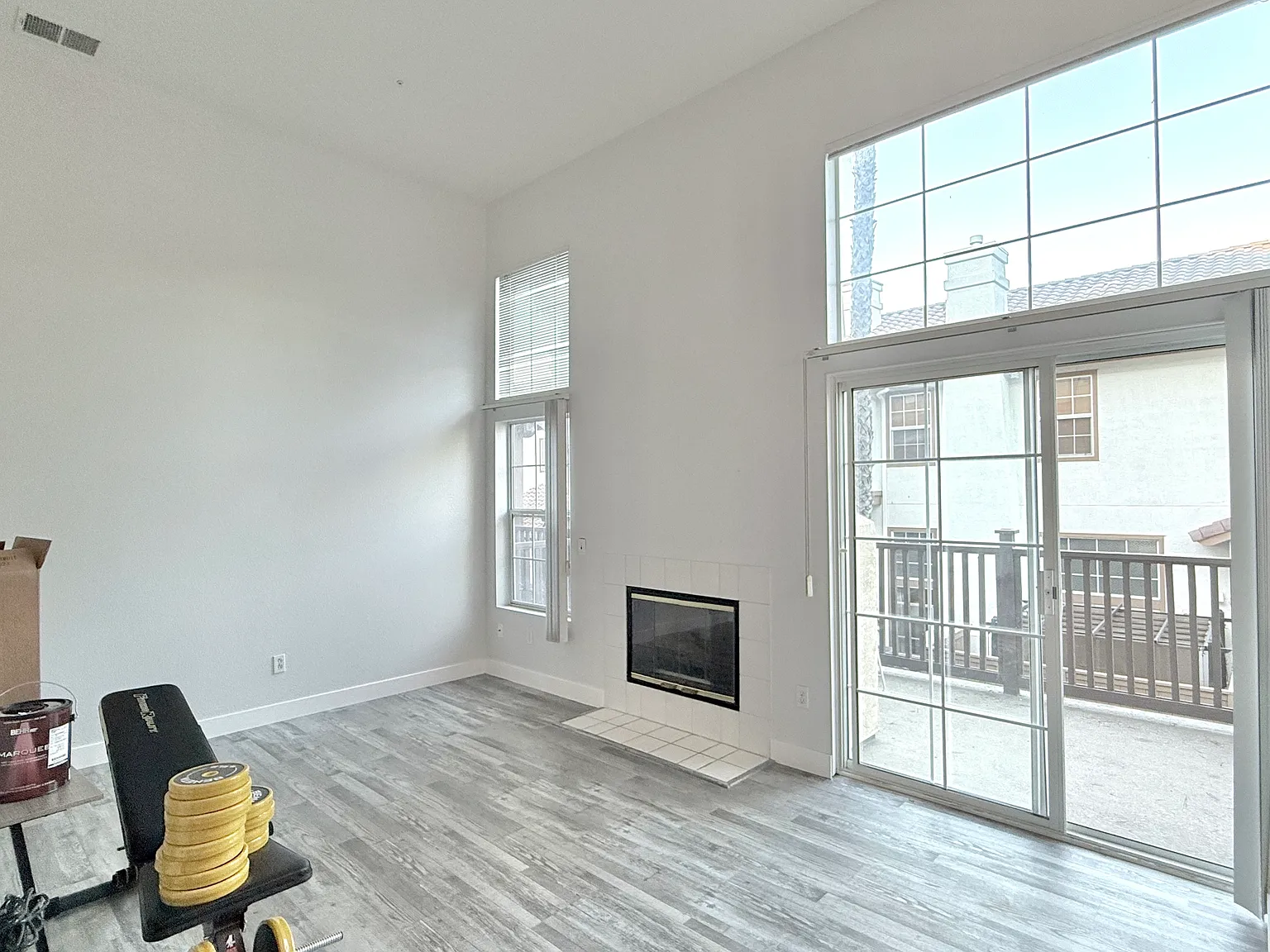 3 bed, 2.5 bath, 1553 sqft, $4,100 — Photo 4