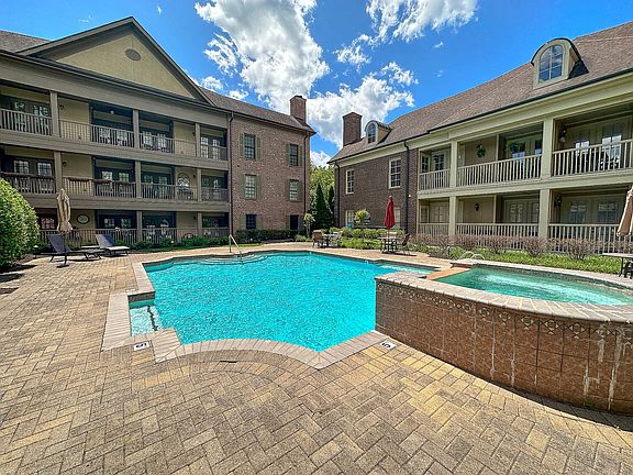 2nd image of 524 Grant Park Ct