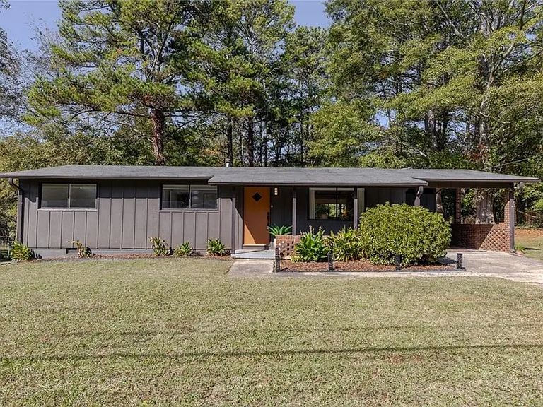 111 Robinhood Dr — Photo 1