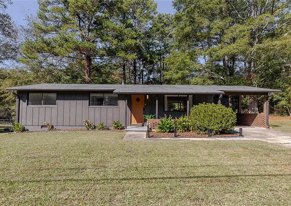 111 Robinhood Dr