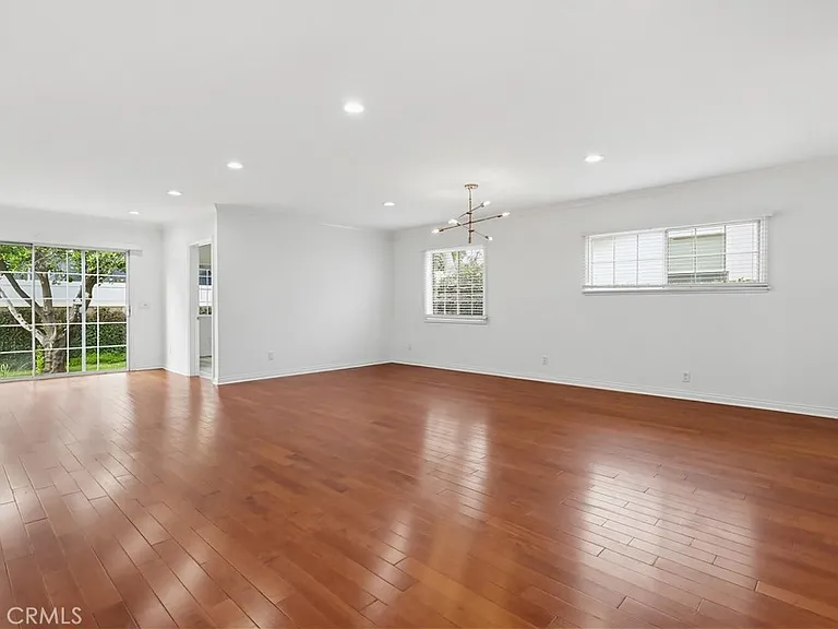 12528 Albers St — Photo 3