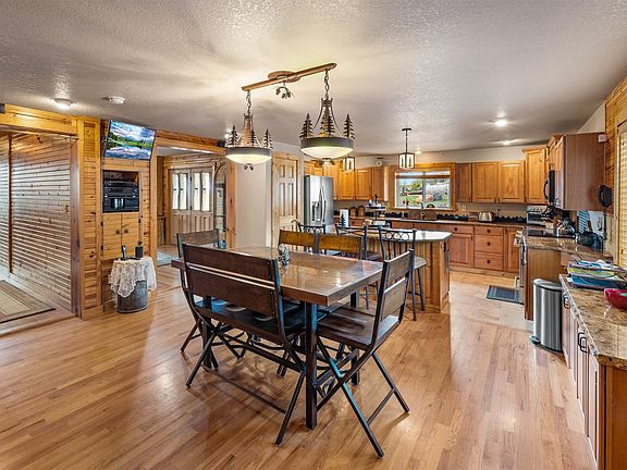 3rd image of 1163 Michigan Hill Road