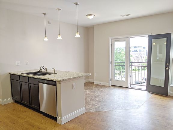 3rd image of 201 N Washington St #564ddcd3c