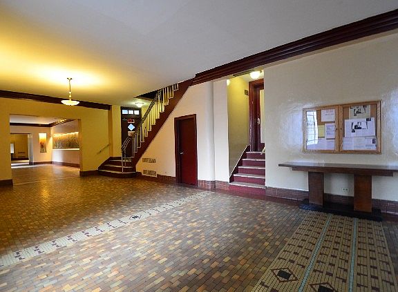 2nd image of 601 Pelham Pkwy N APT 306