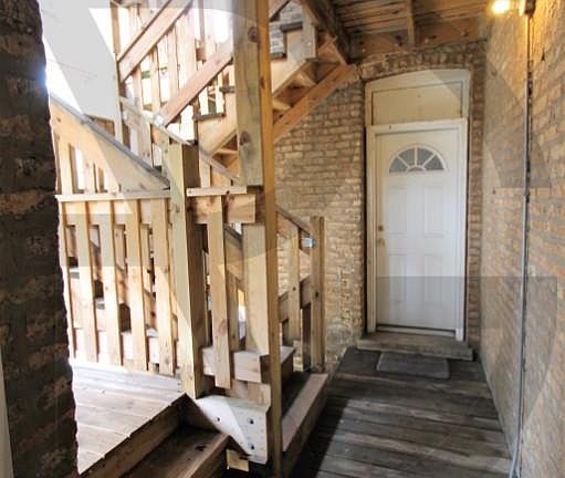 5th image of 3720 N Pine Grove Ave #3724S1