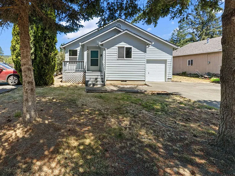 627 W Main St — Photo 2