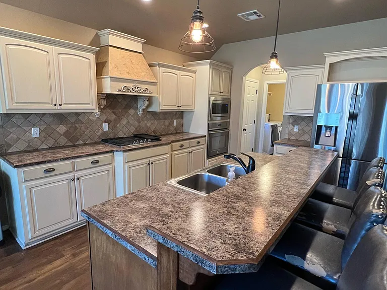 1805 E Jacksonville St — Photo 11