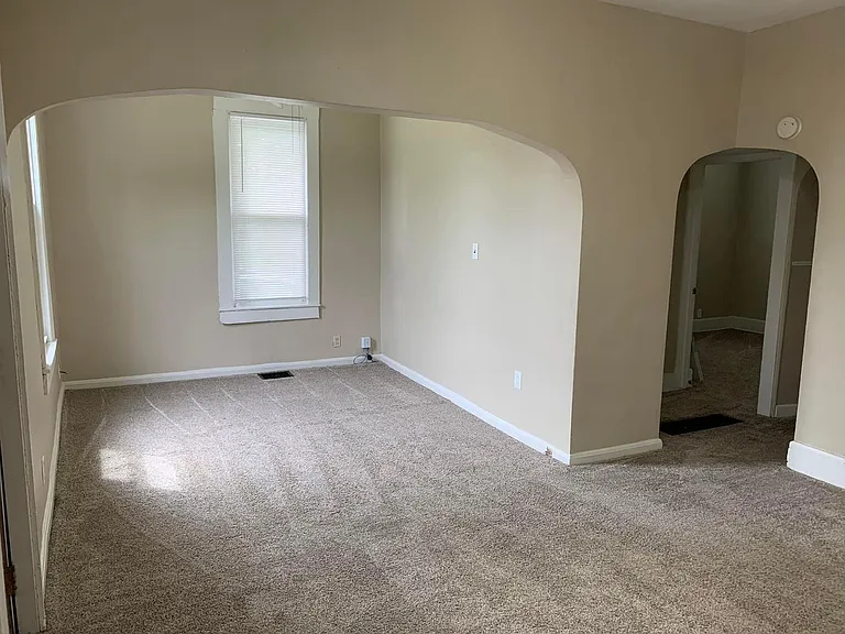 2100 N Weinbach Ave — Photo 4