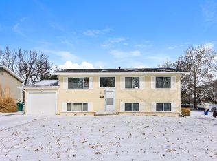 1855 Bobbinray Cir, Florissant, MO 63031