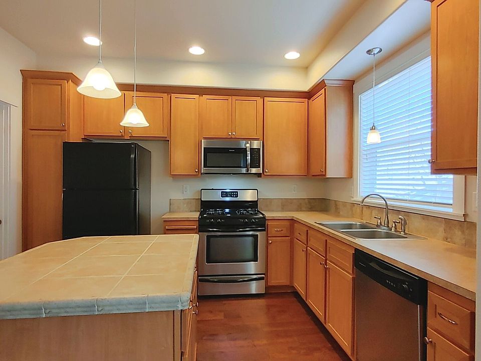 1st image of 2763 SE Irwin Ct