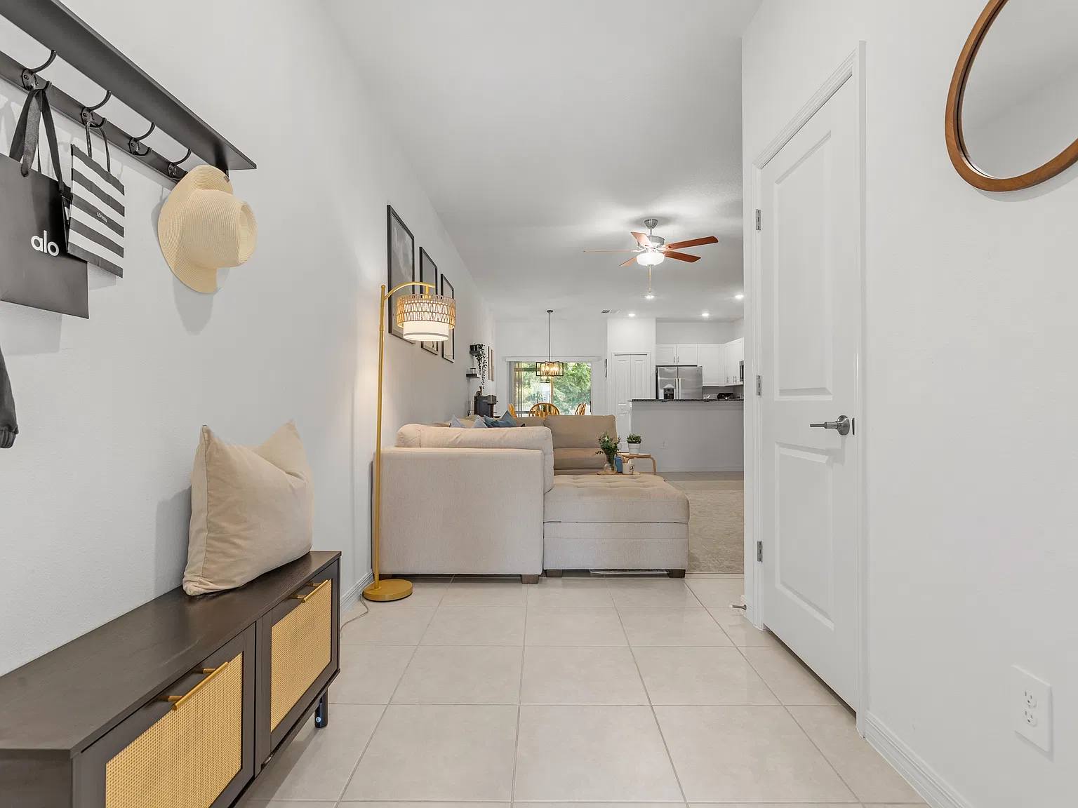 3 bed, 2.5 bath, 1634 sqft, $2,190 — Photo 3