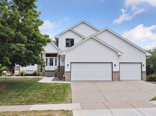 9683 Winslow Chase, Maple Grove, MN 55311
