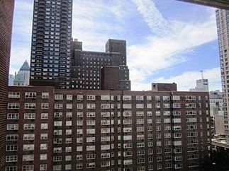 4th image of 30 W 60th St APT 14E
