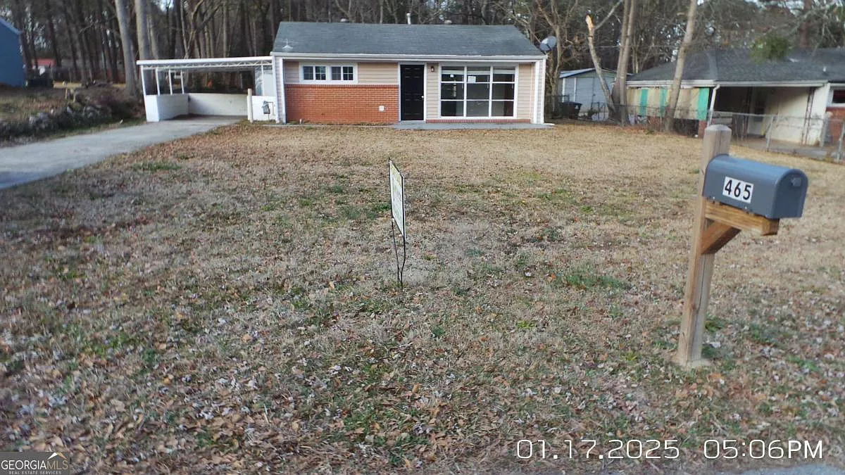 465 Denham St photo 1