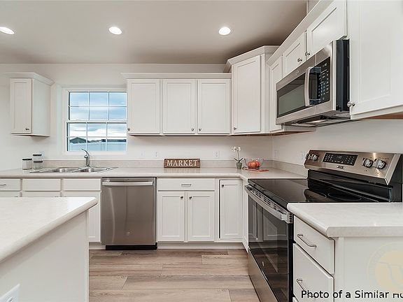 4th image of 2254 Modera Ave