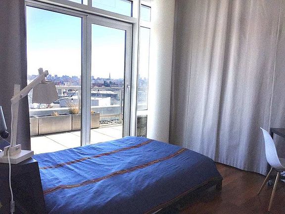 5th image of 1017 Jackson Ave APT 7I