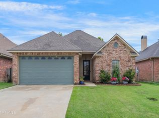 102 Country Village Dr, Youngsville, LA 70592