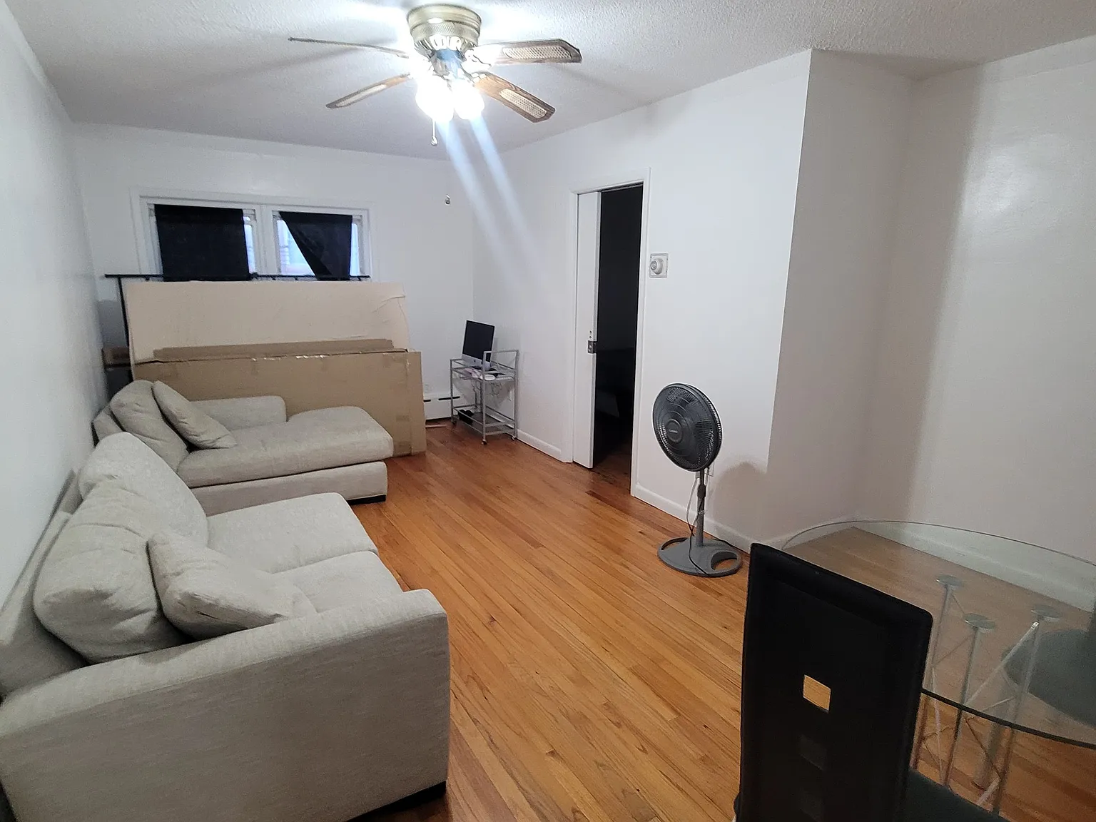 2 bed, 900 sqft, $2,300 — Photo 2
