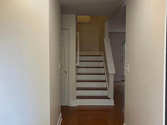 3rd image of 1408 Rainbow Cir