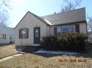 902 E 4th St, Vinton, IA 52349
