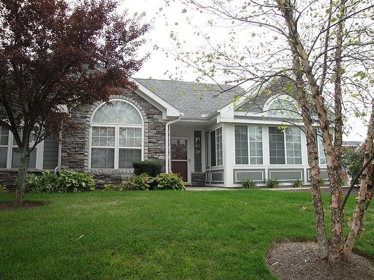 1st image of 221 Abbey Dr
