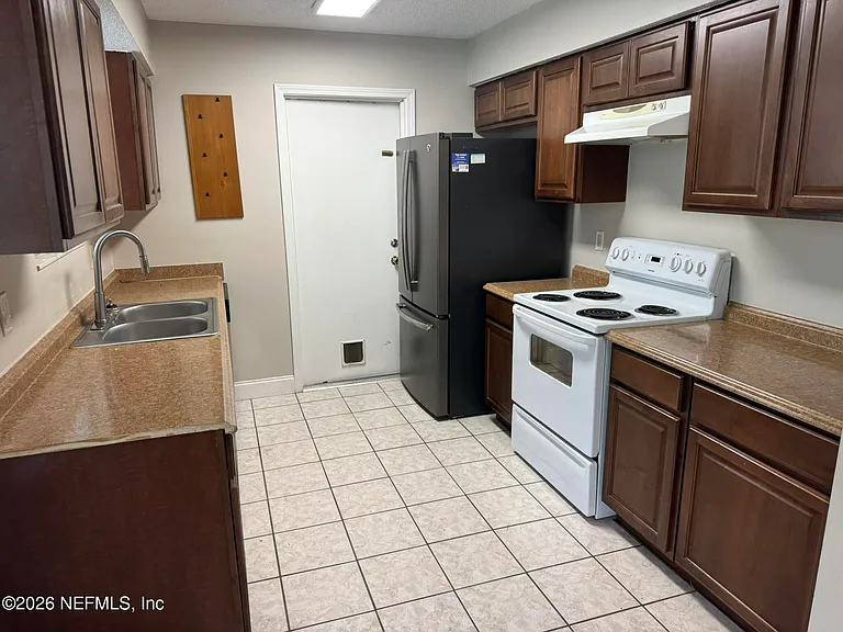 2120 Blair Rd S — Photo 32