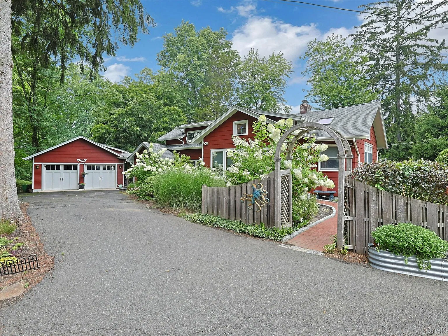 2 bed, 2.0 bath, 2088 sqft, $3,000 — Photo 4