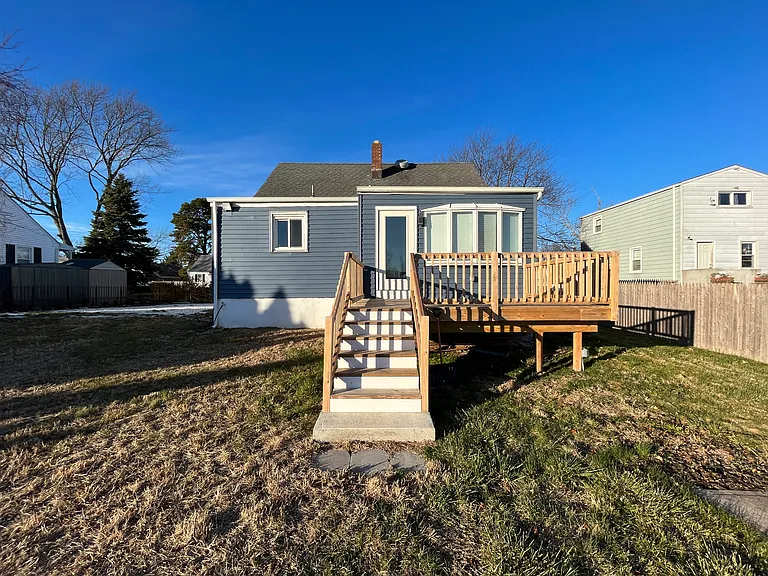 324 Fairfield Ave — Photo 3