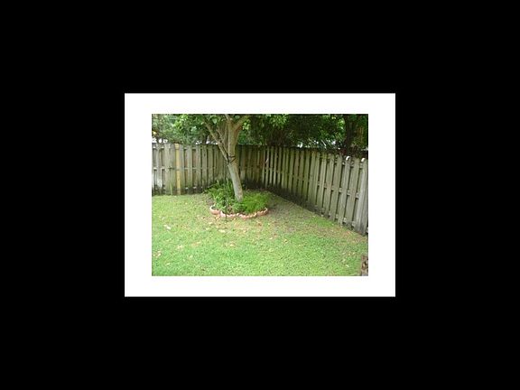 5th image of 1307 NE 105th St #Townhouse 2