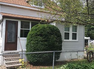 1327 Lakepointe St, Grosse Pointe Park, MI 48230