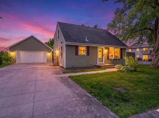1932 S Maplecrest Dr, Appleton, WI 54915