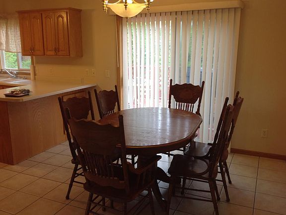 4th image of 530 Fieldcrest Ct