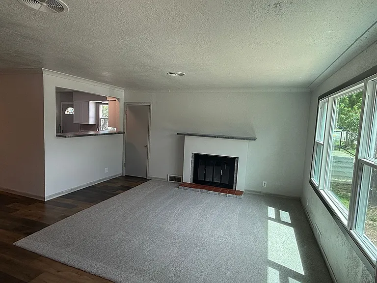 410 Quincy St — Photo 11
