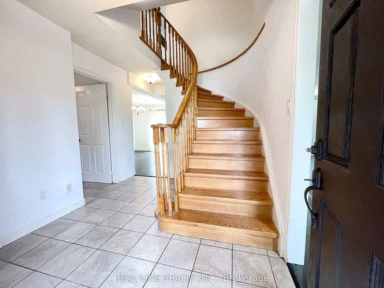 19 Blair Cres — Photo 7