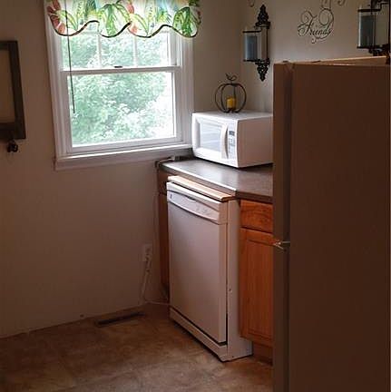 3rd image of 61 Joel Dr