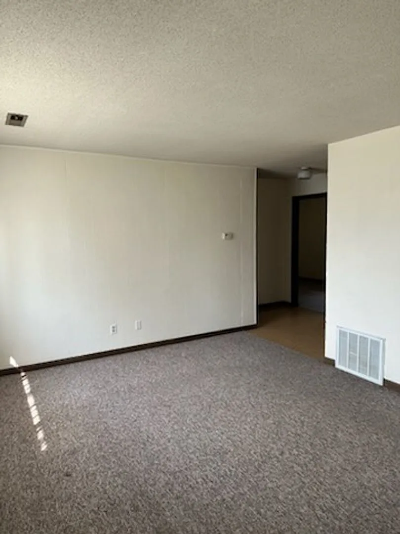201 A and B W Link - Duplex — Photo 2