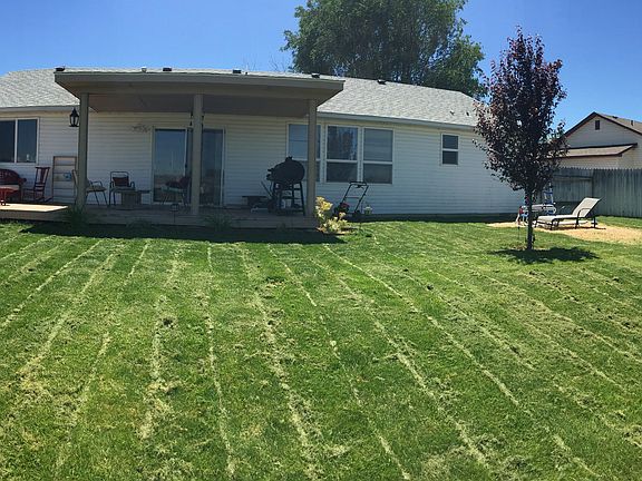 Back yard covered patio