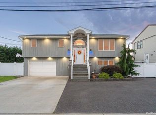 3570 Widgeon Pl, Seaford, NY 11783