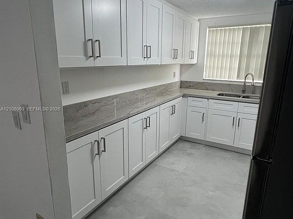 3rd image of 660 SE Park Dr APT 101