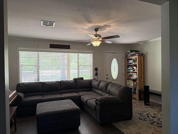 5th image of 555 Rowland Rd
