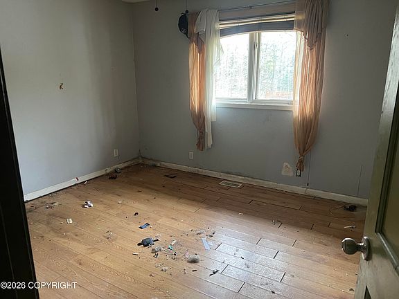 4th image of 21315 Helluva St
